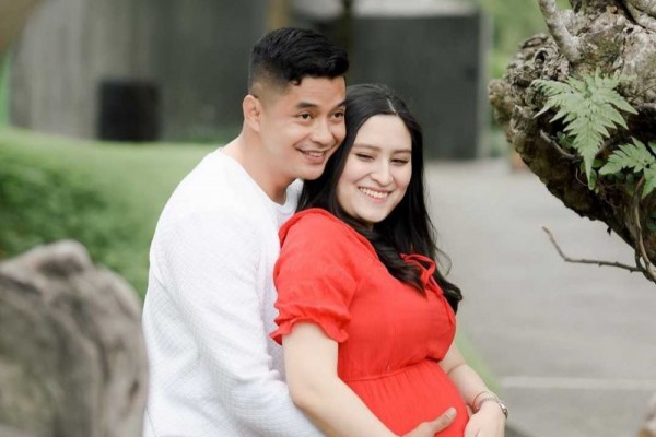 10 Potret Romantis Adly Fairuz Dan Istri Yang Bakal Jadi Orangtua