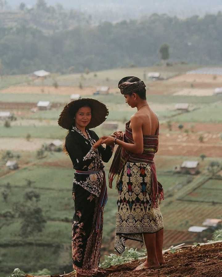 Tradisi Ngumbuq Ajang Pembuktian Cinta Suku Sasak di Lombok Tengah
