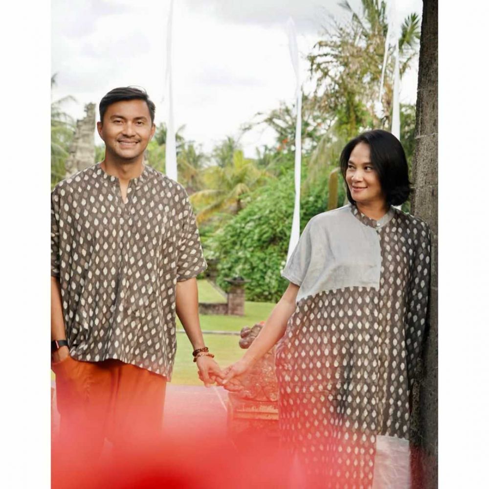 Couple Goals! 9 Potret Mesra Anjasmara & Dian Nitami 21 Tahun Menikah
