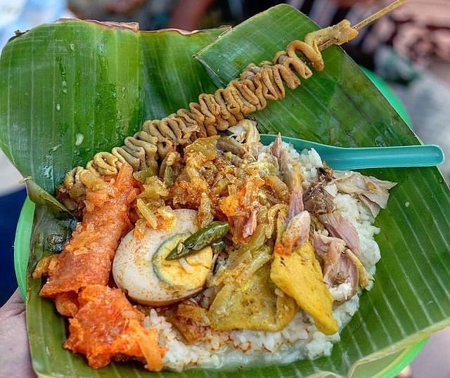 Resep Komplit Bahan dan Cara Memasak Nasi Ayam Khas Semarang, Nagih!