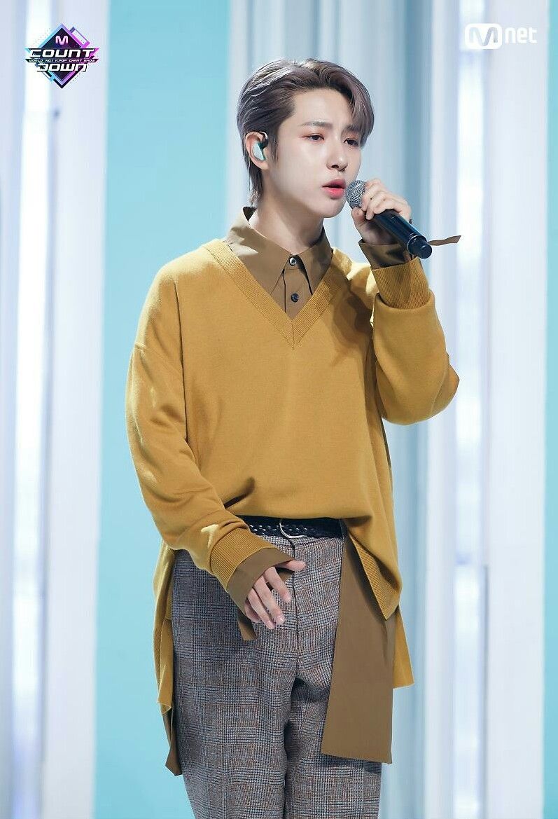 10 Bukti Pesona Renjun NCT Saat Nyanyi di Atas Panggung