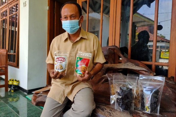 Unik, Pria Jombang Olah Biji Salak Jadi Kopi