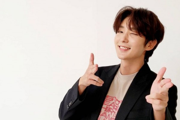 10 Potret Manis Lee Joon Gi yang Bikin Fans Makin Terpesona