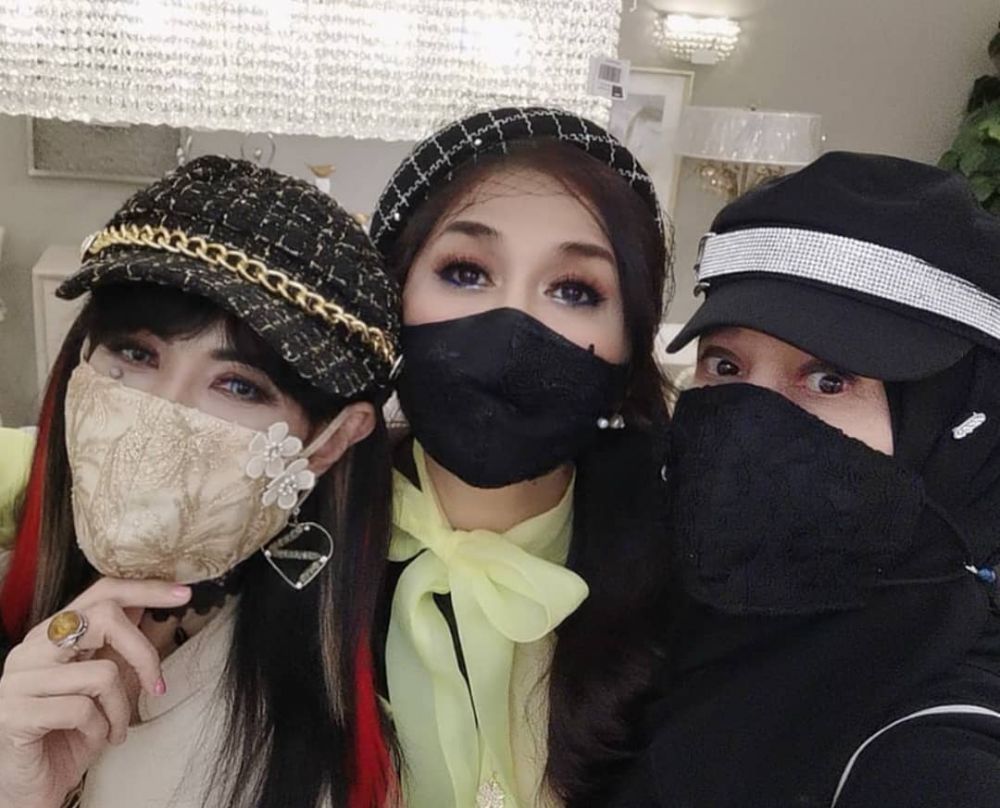 Terkenal Berkat Tiga Dara, 10 Potret Akrab Ita, Paramitha, dan Sylvana
