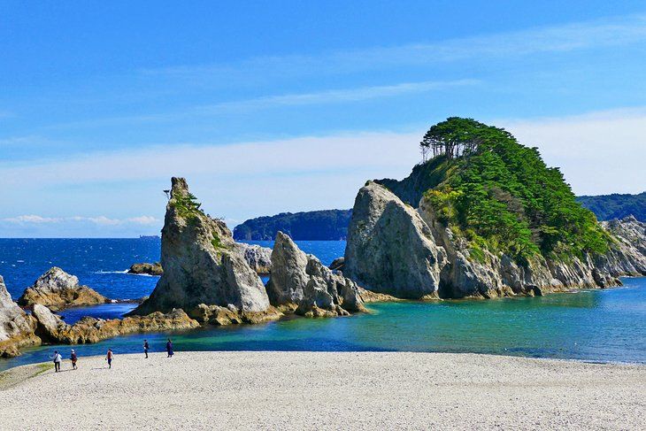 5 Pantai Terindah dengan Pemandangan Eksotis di Jepang