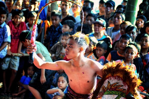 Negara Yang Sebagian Penduduknya Bisa Bahasa Jawa Tts