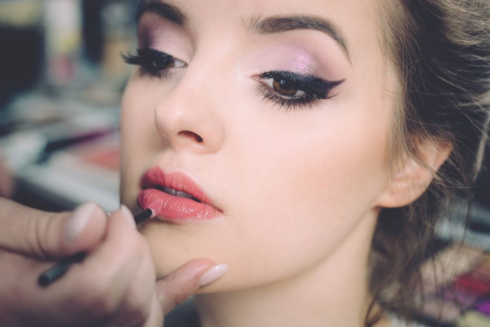Rahasia Foundation yang Tepat Bagi Wajah Agar Makeup Gak Crack