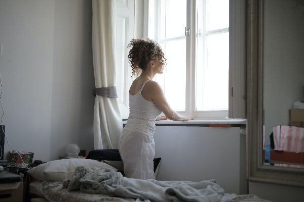 5 Ide Pajangan Kamar yang Membantu Kesehatan Mental Terjaga, Ademnya