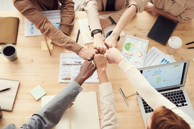 Gak Harus Terus Sepaham, Ini 5 Karakter Teman yang Wajib Kamu Miliki