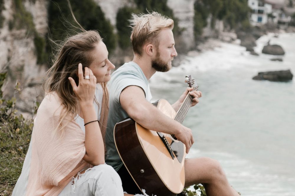 5 Tips Hubungan Tetap Harmonis Meski Punya Pasangan yang Super Sibuk