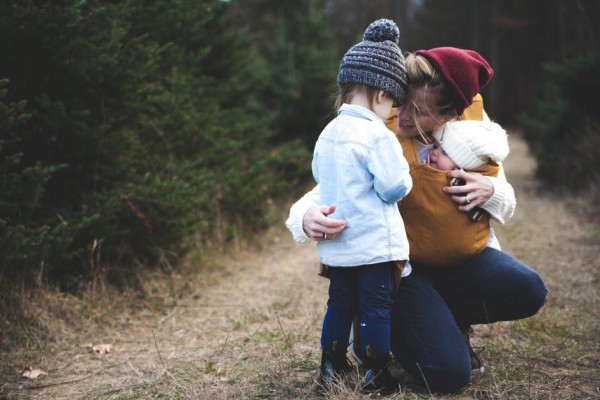Tanpa Disadari, Ini 5 Perilaku Orangtua yang Membuat Anak Jadi Manja