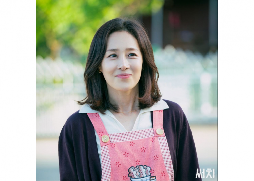 10 Potret Moon Jeong Hee, Ahjumma Tangguh di KDrama Search