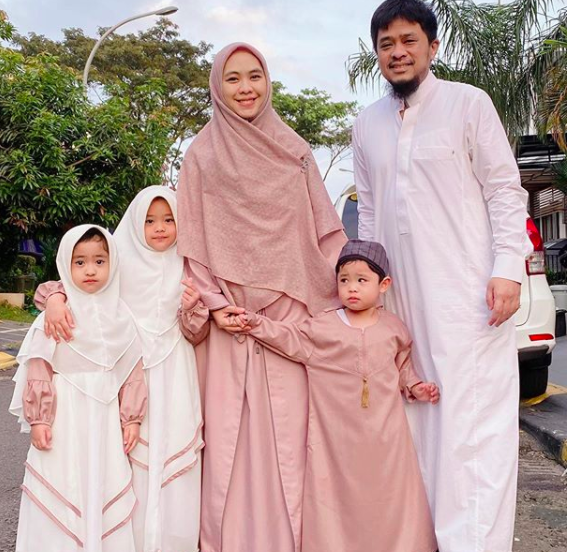 Melahirkan Caesar, 10 Potret Oki Setiana Dewi Saat Hamil Anak Keempat