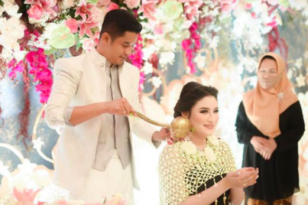 10 Potret Mewah Perayaan Tujuh Bulanan Angbeen Rishi Istri Adly Fairuz