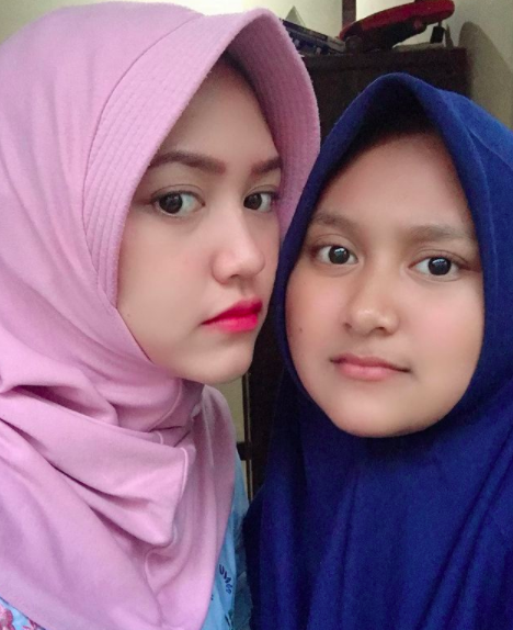 10 Potret Manis Happy Asmara Saat Kenakan Hijab, Bikin Hati Adem