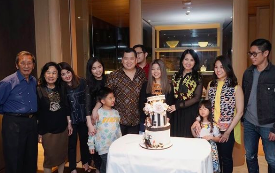 Usia 24 Tahun Kian Cetar, 9 Potret Clarissa Putri Hary Tanoe & Liliana