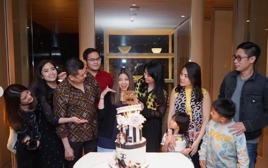 Usia 24 Tahun Kian Cetar, 9 Potret Clarissa Putri Hary Tanoe & Liliana