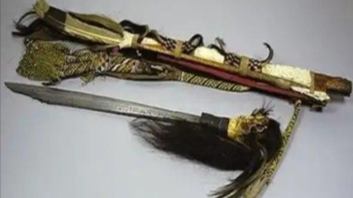 Pedang Mandau, Simbol Keberanian dari Suku Dayak Kalimantan       