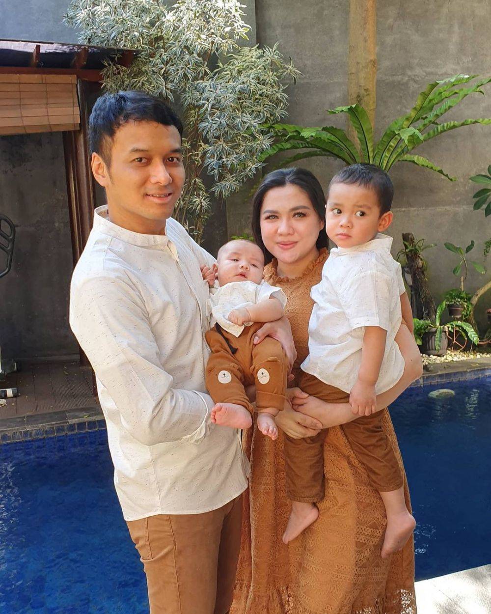 16 Pasangan Selebriti Dikaruniai Baby Boy Di Tahun 2020, Penuh Haru