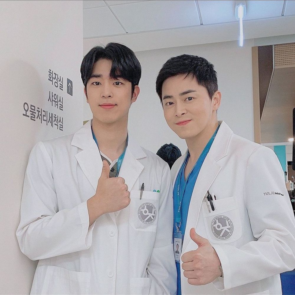 6. Lee Chan Hyung juga sempat tampil dalam drama medis Hospital Playlist. 