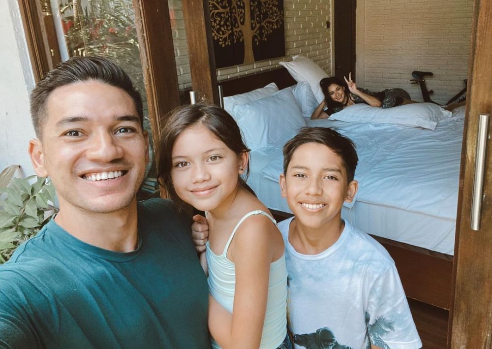 Nikah Beda Agama, 10 Potret Intim Nana Mirdad dan Andrew White