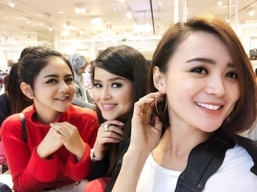 Bak Saudara Kembar, 10 Potret Akrab Wika Salim dan Jenita Janet