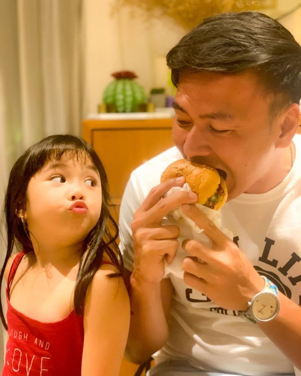 10 Artis Pandai Mencuri Hati Calon Anak Tiri, Bak Anak Kandung