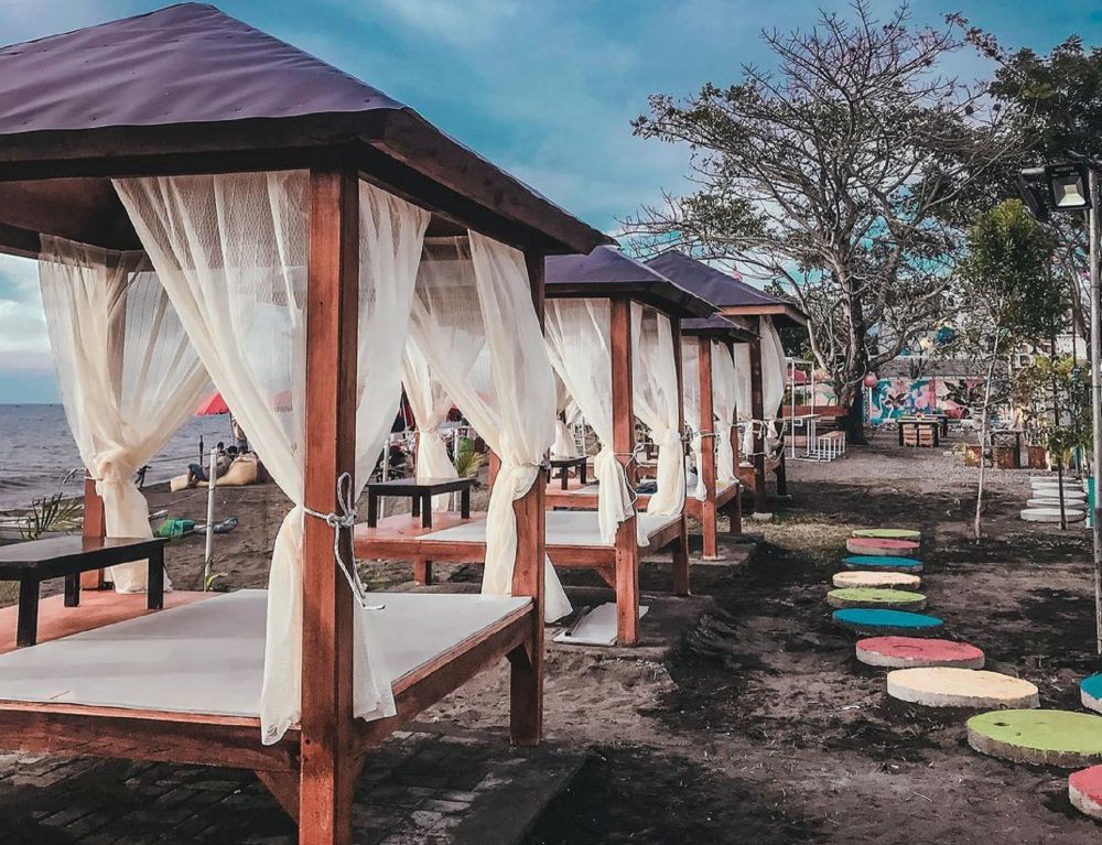 5 Cafe di Makassar Ini Memiliki View Pantai dan Laut, Bikin Betah