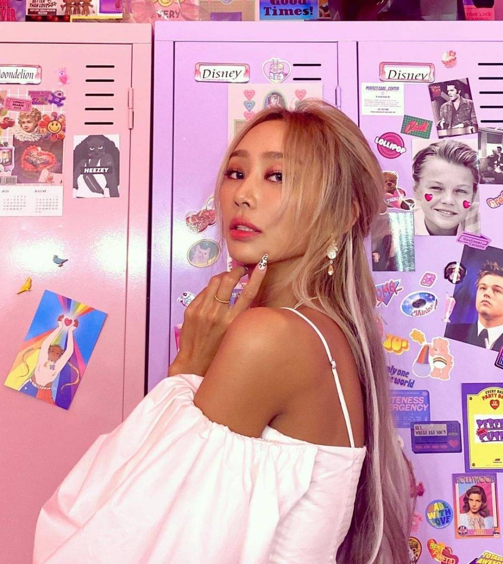 Genap 30 Tahun, 10 Potret Hyolyn yang Makin Kece dengan Rambut Blonde