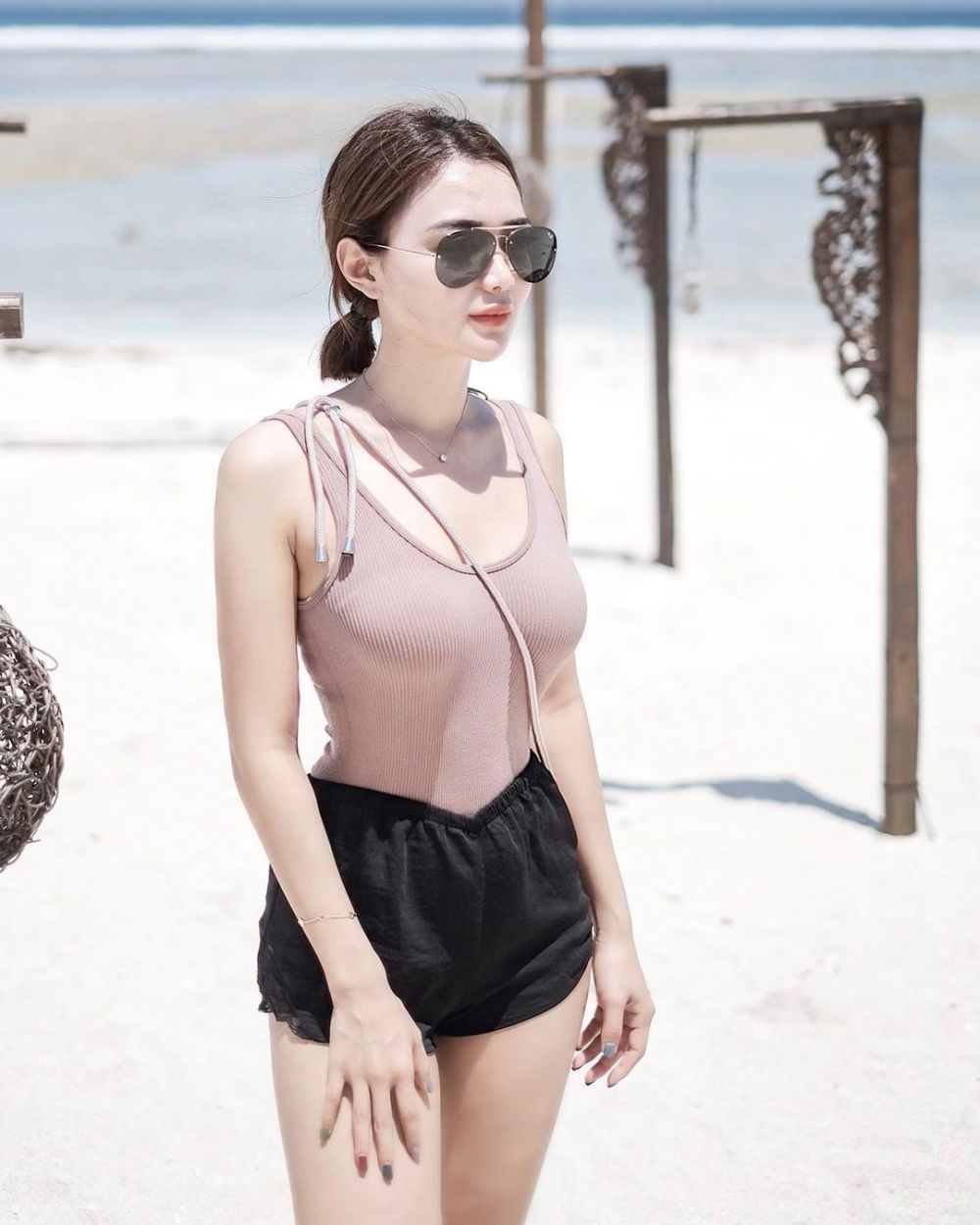 Bikin Hati Berdesir! 9 Potret Kece Wika Salim Pakai Kacamata Hitam