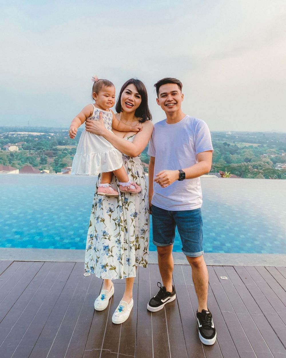 10 Artis Pandai Mencuri Hati Calon Anak Tiri, Bak Anak Kandung