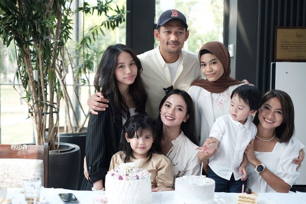 10 Artis Pandai Mencuri Hati Calon Anak Tiri, Bak Anak Kandung