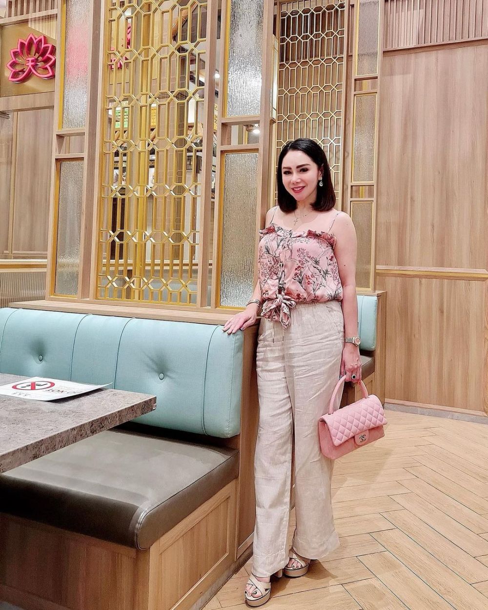 Usia 47 Tahun Bak ABG, 10 Potret Femmy Permatasari Bikin Melek!