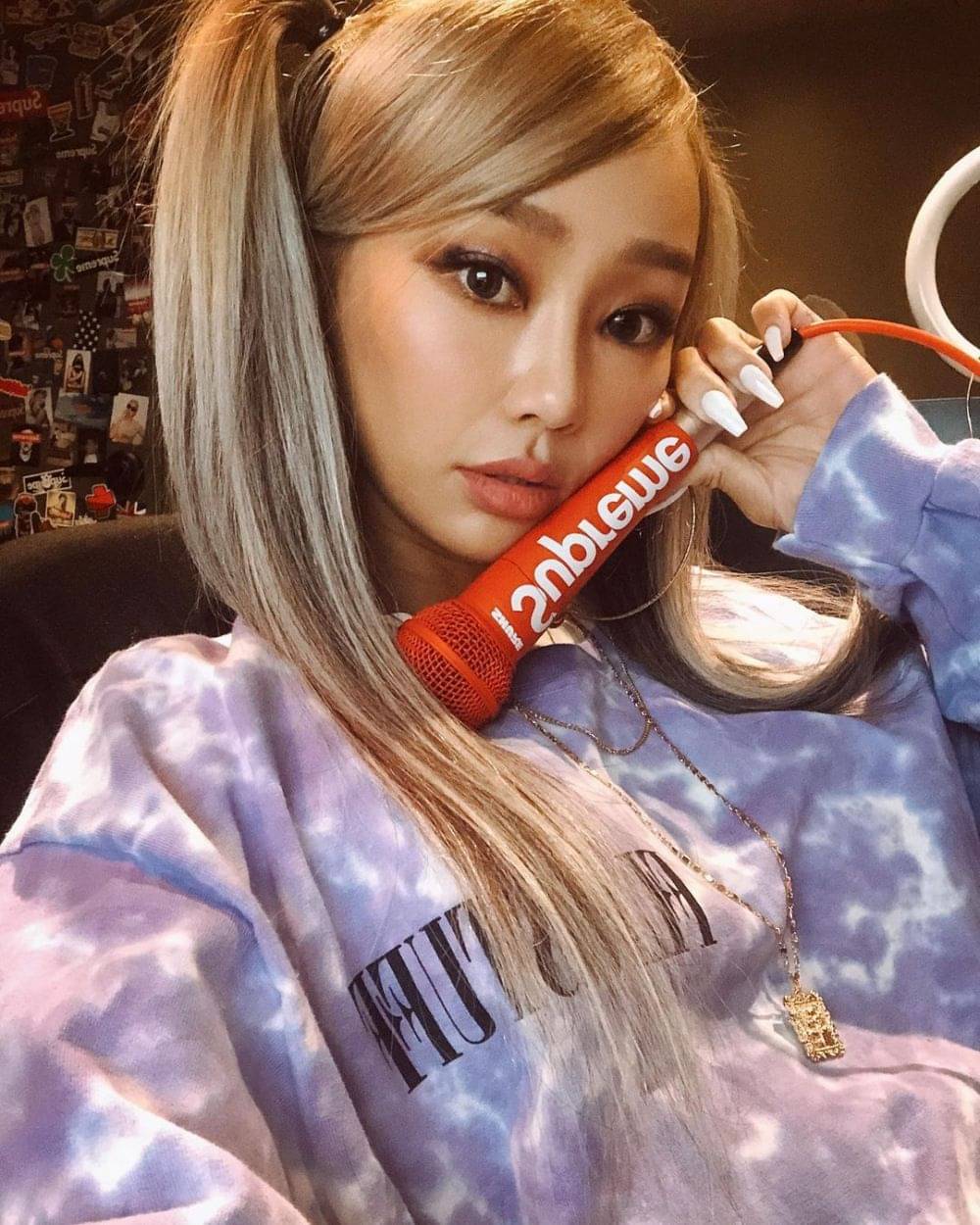 Genap 30 Tahun, 10 Potret Hyolyn yang Makin Kece dengan Rambut Blonde