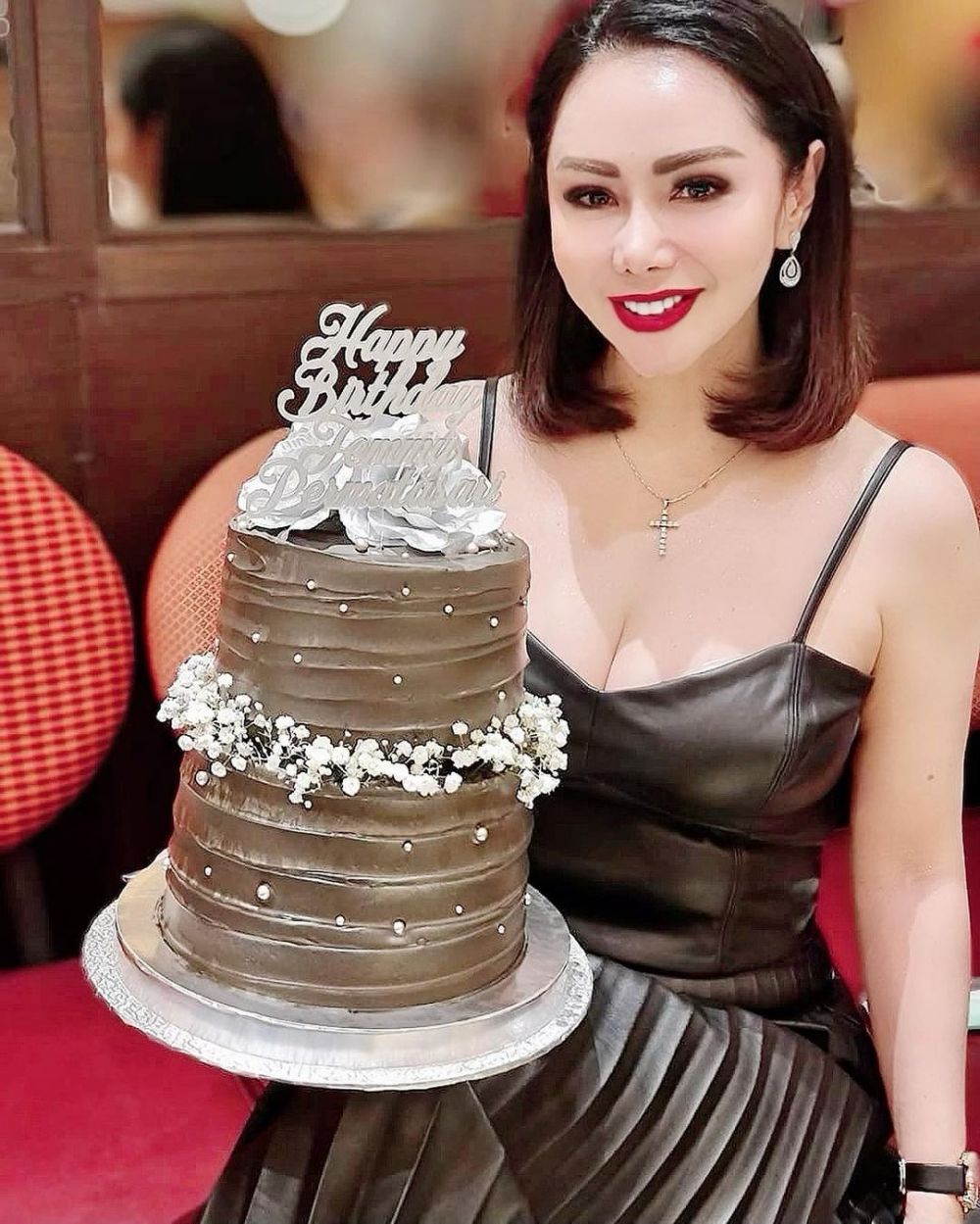 Usia 47 Tahun Bak ABG, 10 Potret Femmy Permatasari Bikin Melek!