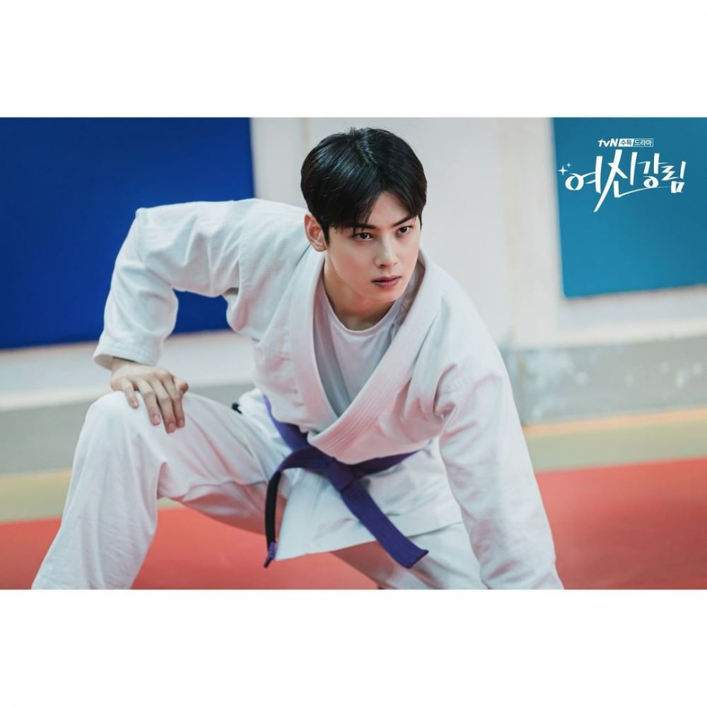 Potret Gagah Eunwoo Pakai Seragam Jiu Jitsu di True Beauty