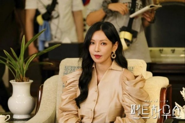 10 Harga Perhiasan Kim So Yeon di KDrama 'The Penthouse' (Part 2)
