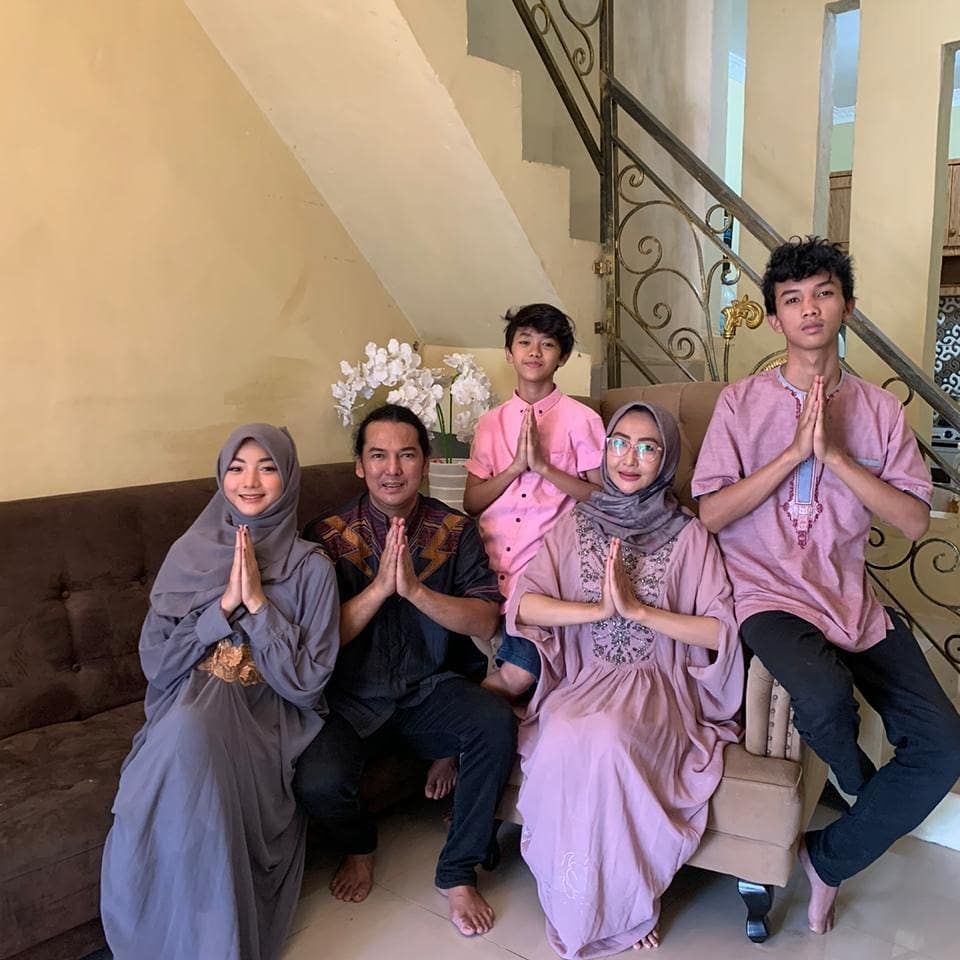 Dikira Punya Pacar Baru, 10 Potret Hangat Glenca Chysara dan Adik