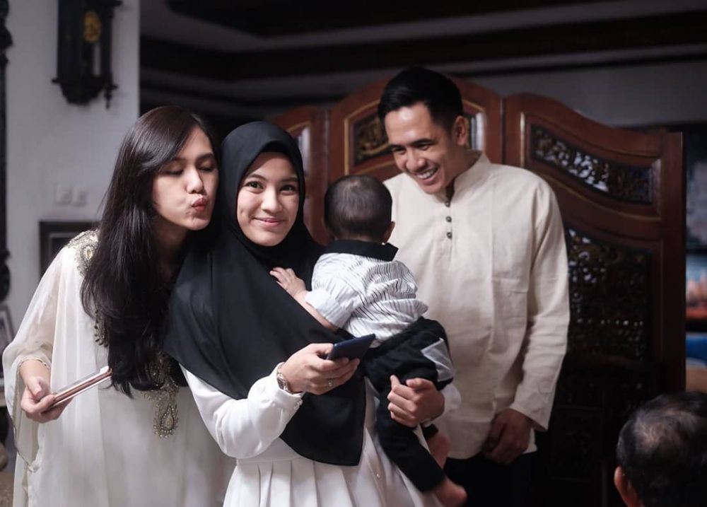 Punya Kakak Beda Agama, 10 Potret Akrab Alyssa Soebandono dan Ananda