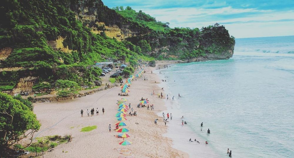 5 Wisata Pantai di Jogja dengan Pasir Putih yang Indah