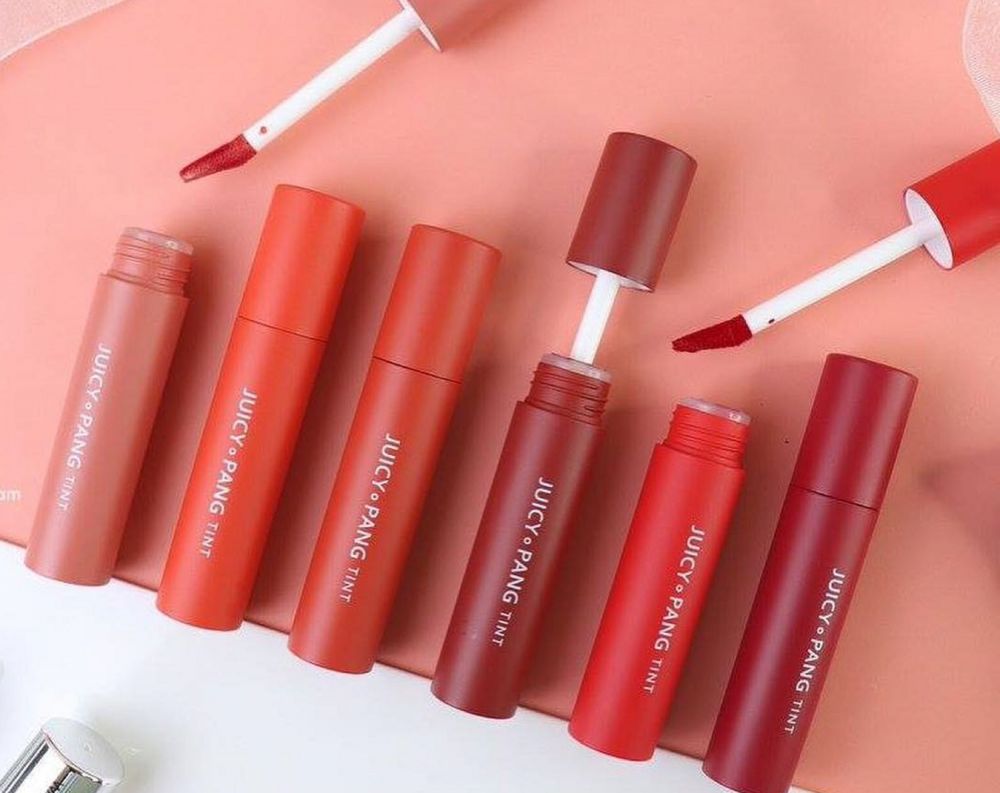 5 Rekomendasi Glossy Lip Tint, Cocok untuk Hangout dan Party