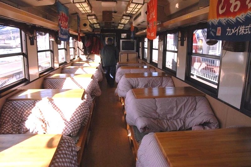 5 Kereta Jepang yang Unik dan Mewah, Ada Kereta Kucing