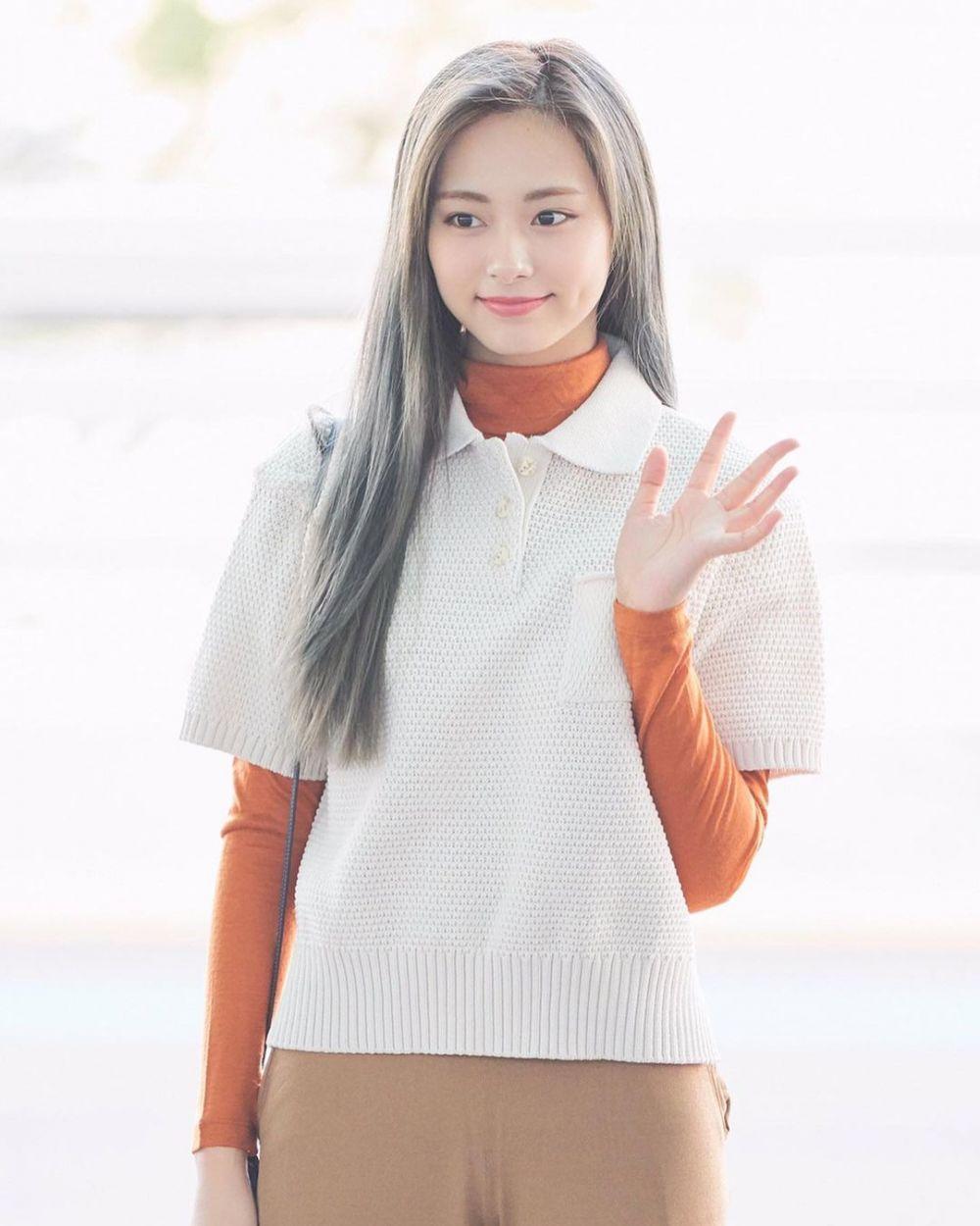 9 Inspirasi Outfit ala Tzuyu TWICE, Cocok Untuk Cewek Bertubuh Tinggi