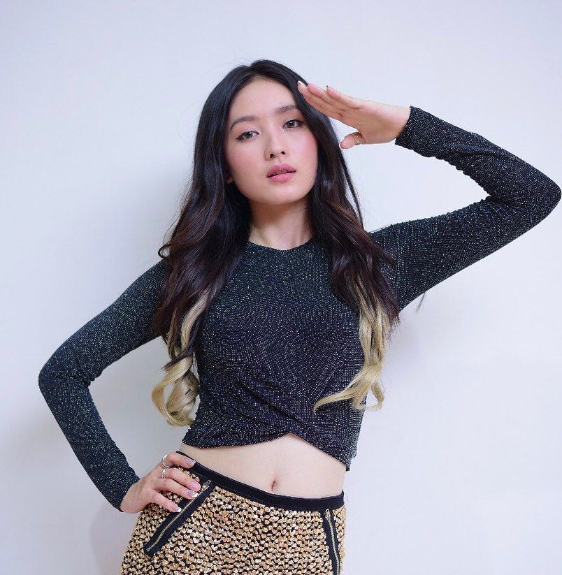 9 Pesona Natasha Wilona Pakai Busana Hitam, Bikin Hati Berdesir