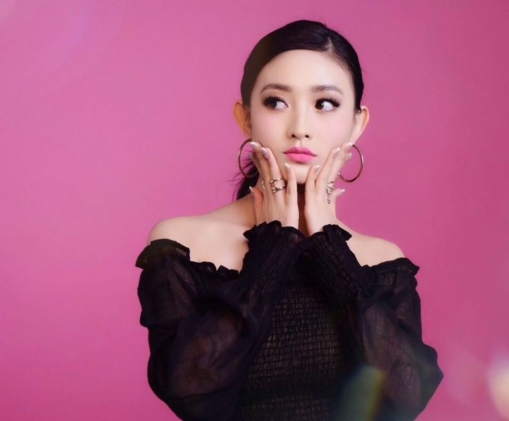 9 Pesona Natasha Wilona Pakai Busana Hitam, Bikin Hati Berdesir