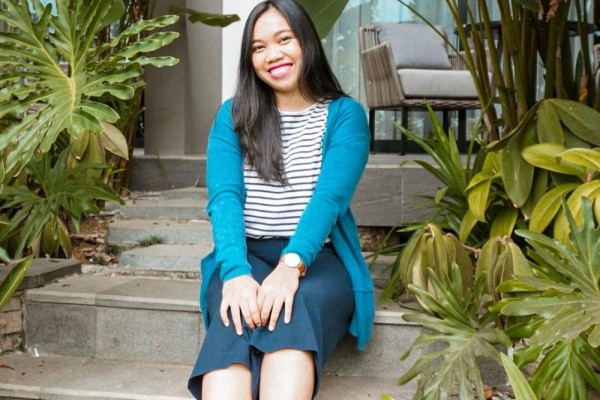10 Seleb Cewek yang Humoris dengan Penampilan Menawan