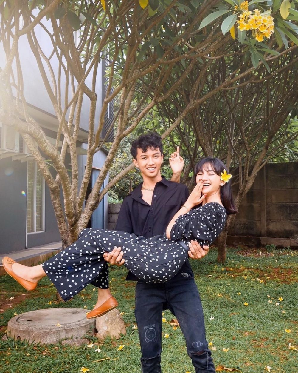 Dikira Punya Pacar Baru, 10 Potret Hangat Glenca Chysara dan Adik