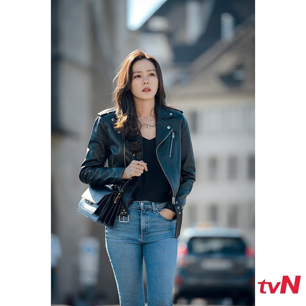 9 Ide Outfit Kasual hingga Feminin ala Son Ye Jin