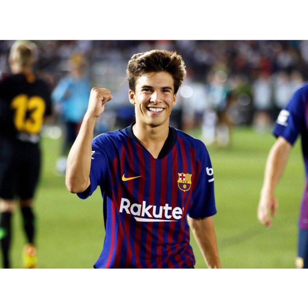 9 Potret Riqui Puig, Bintang Muda Barcelona Yang Berparas Memikat