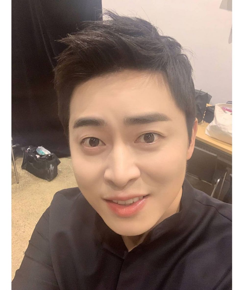 10 Potret Jo Jung Suk yang Tampak Fresh di Usia 40 Tahun